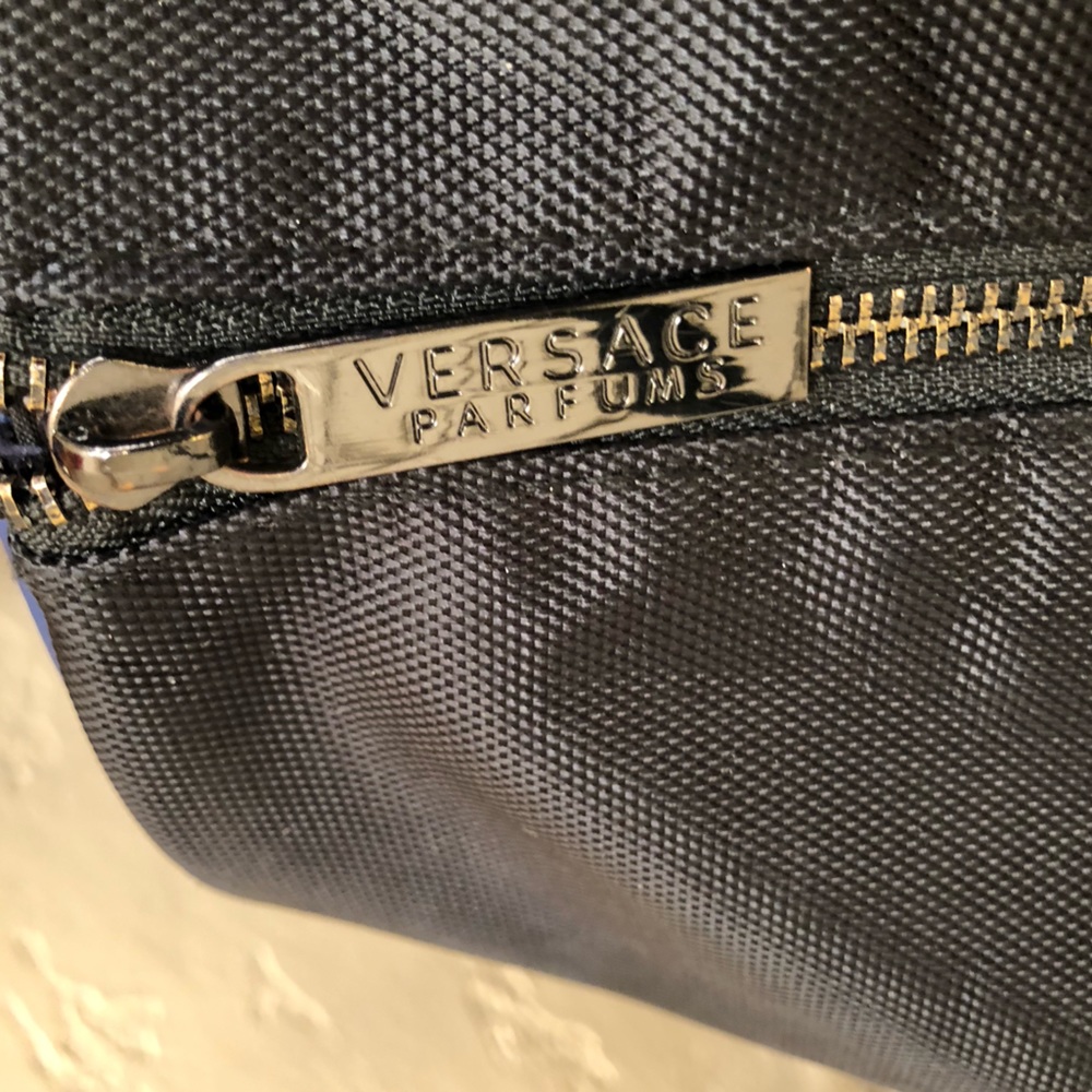 💥Moving to @the_bag_guy💥Versace Parfumes - Overnight Duffel Bag - Picture 7 of 11